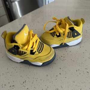 Toddler kids Jordan 4 Retro Lightening Yellow size 6c